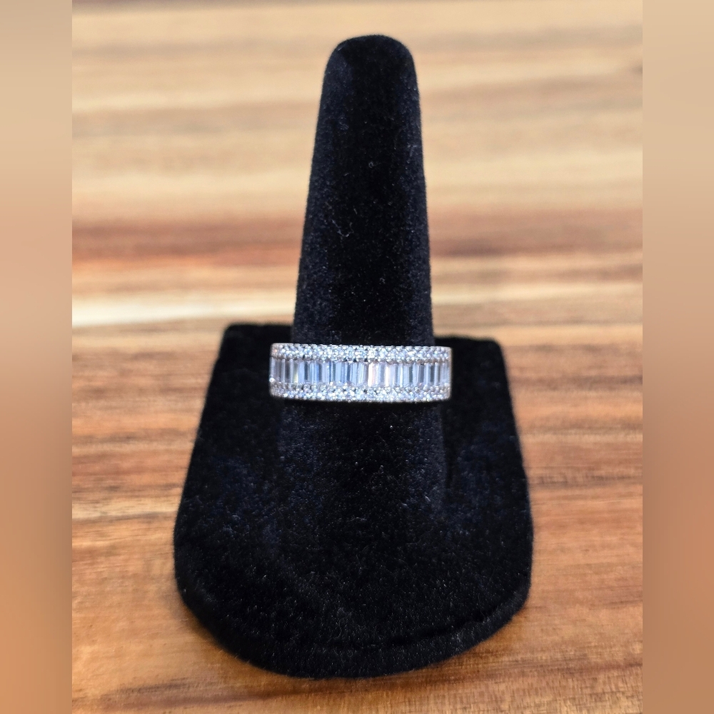 925 Signed Sterling Silver Unisex Round & Baguette Cubic Zirconias Ring Size: 7